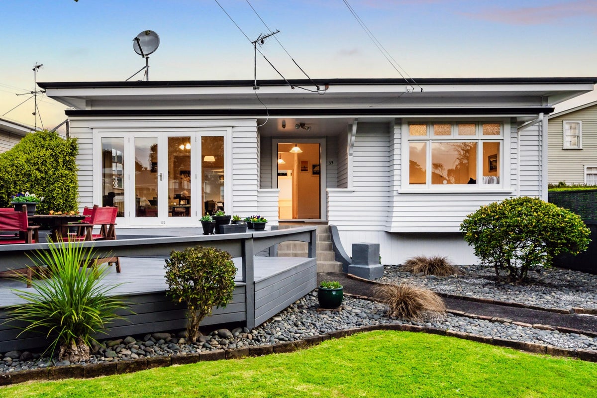 33 Amaru Road, One Tree Hill, Auckland - Carousel 2