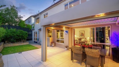 14 Brooke Ridge Rise, East Tamaki Heights, Auckland - Carousel 1