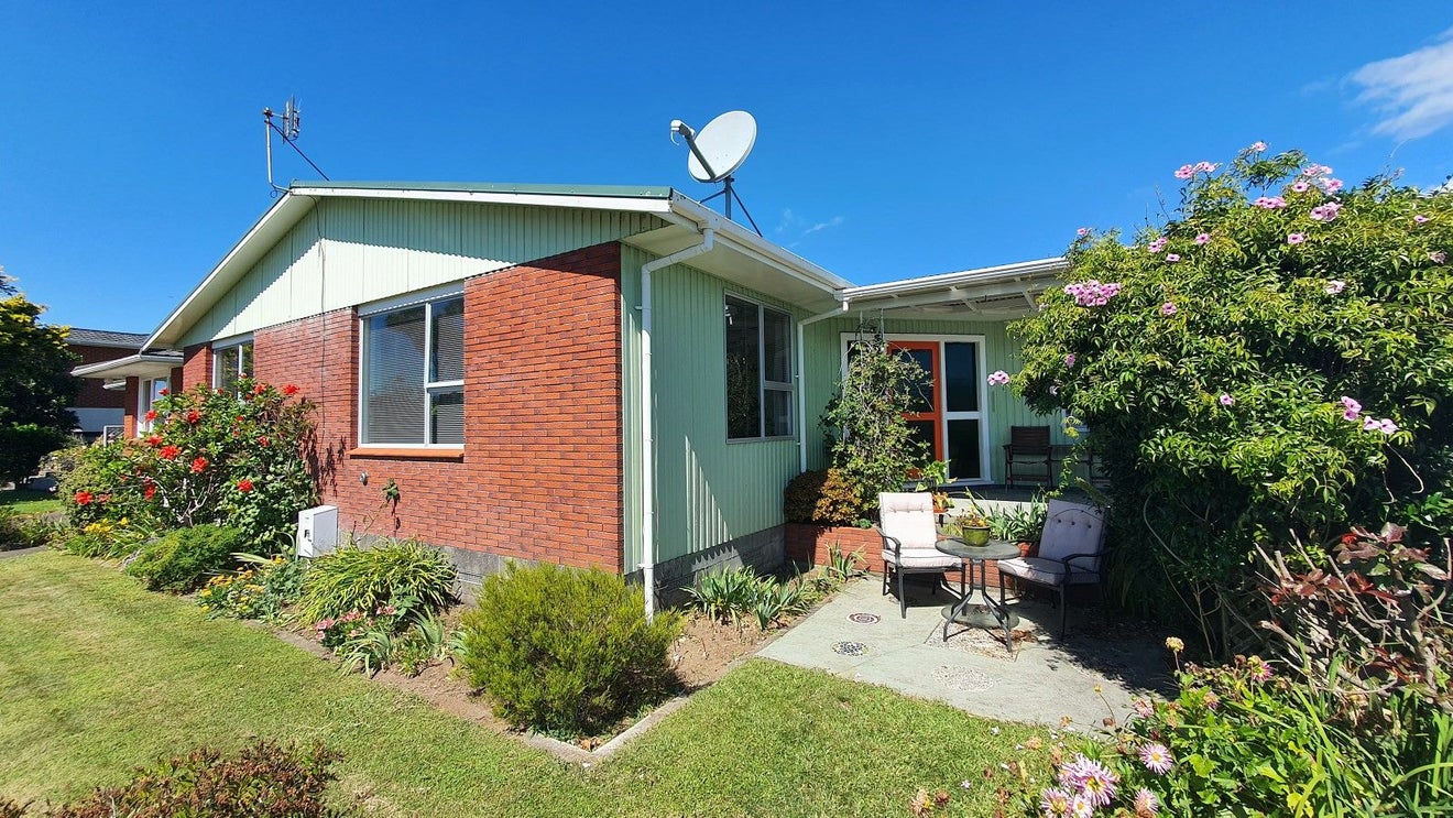 9 Severn Place, Spotswood, New Plymouth - Carousel 1