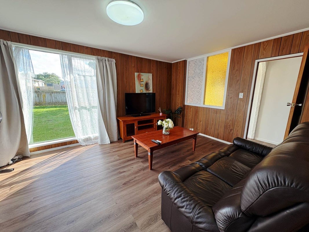 121 Hyperion Drive, Randwick Park, Auckland - Carousel 2