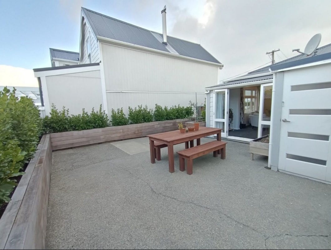 1/9 Queen Street, Petone, Lower Hutt - Carousel 1