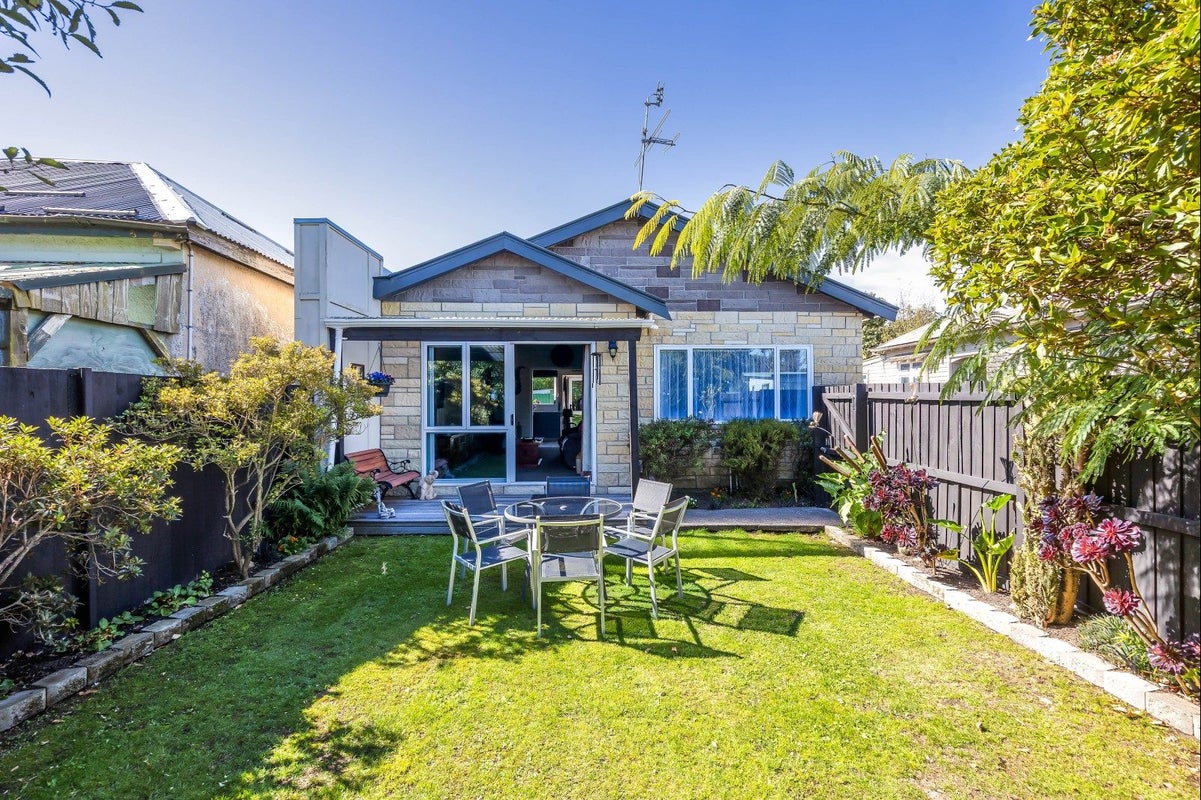 24 Grafton Street, Waltham, Christchurch - Carousel 1