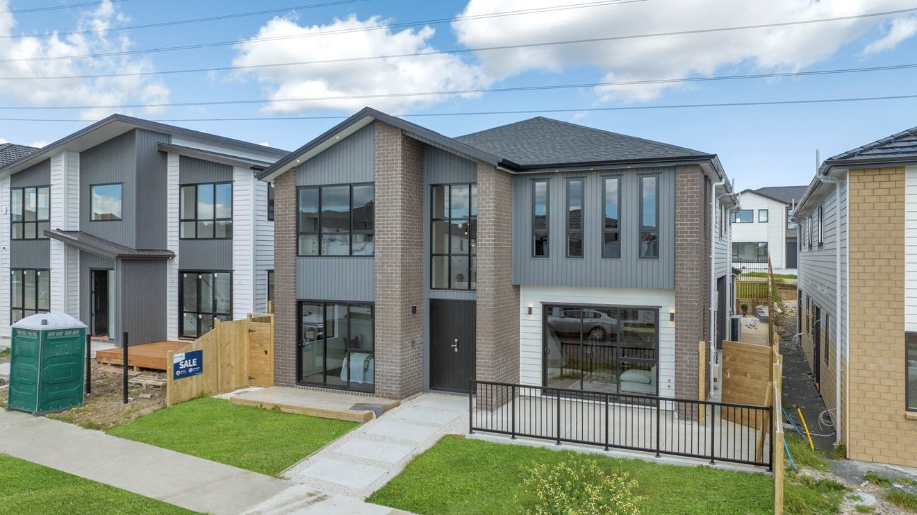 24 Dungloe Avenue, Flat Bush, Auckland - Carousel 1