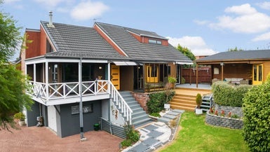 1/11 Forsythe Place, Massey, Auckland - Carousel 1