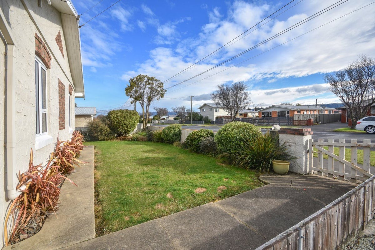 12 Severn Street, Green Island, Dunedin - Carousel 2