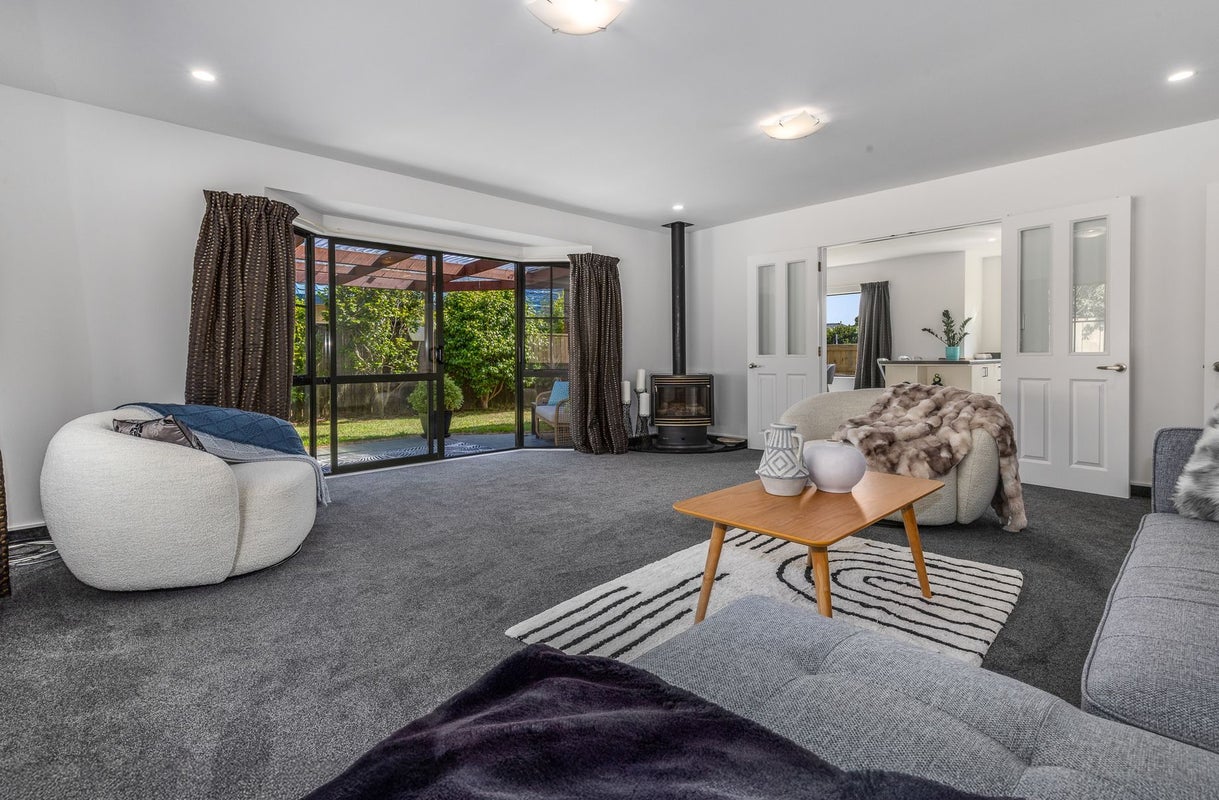 136 Guildford Drive, Paraparaumu Beach, Paraparaumu - Carousel 2