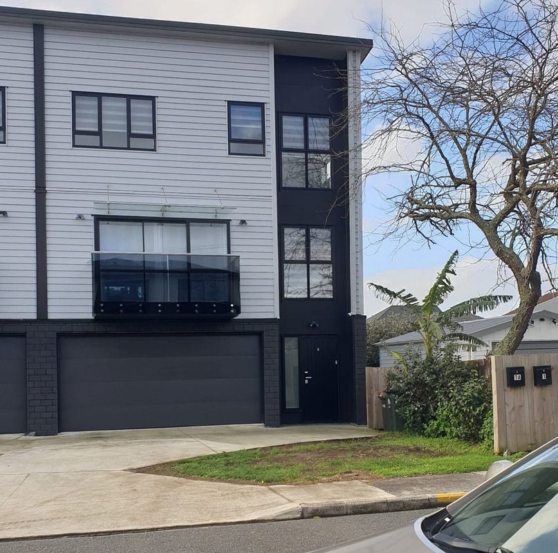 1 Cullen Avenue, Wesley, Auckland - Carousel 1