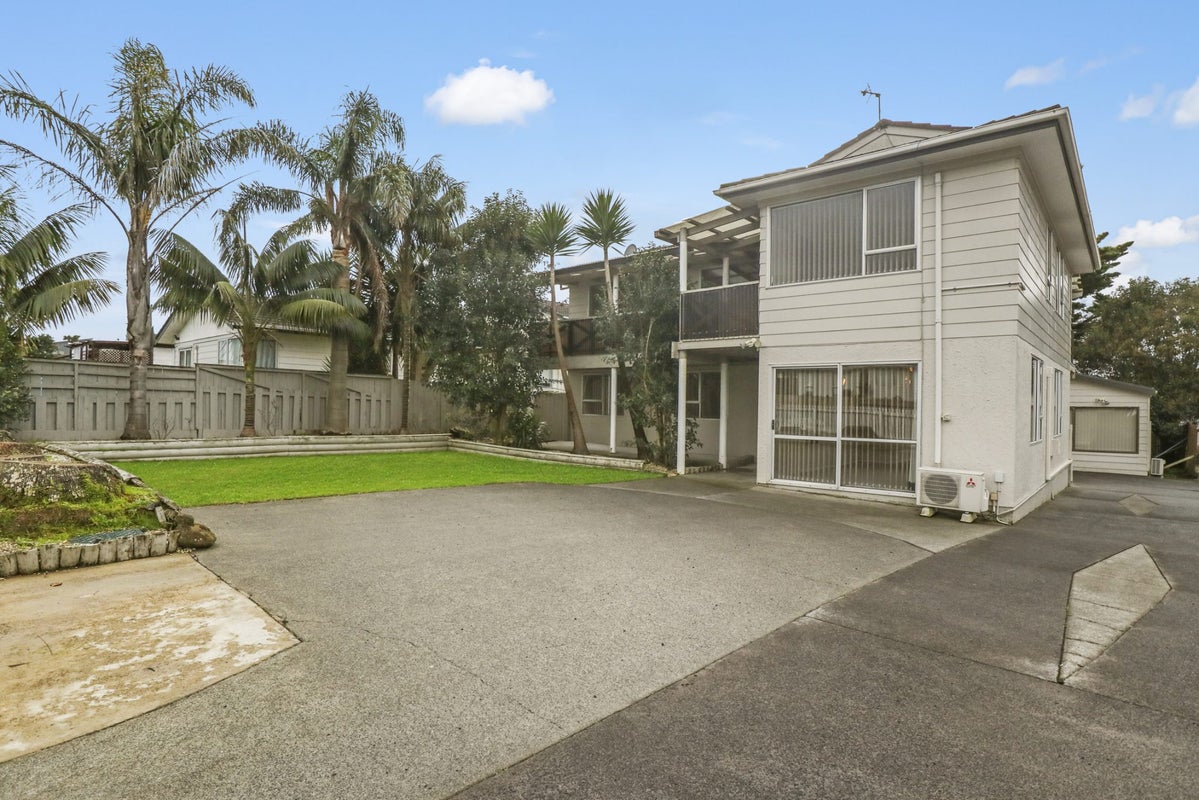 18 Becker Drive, Weymouth, Auckland - Carousel 1