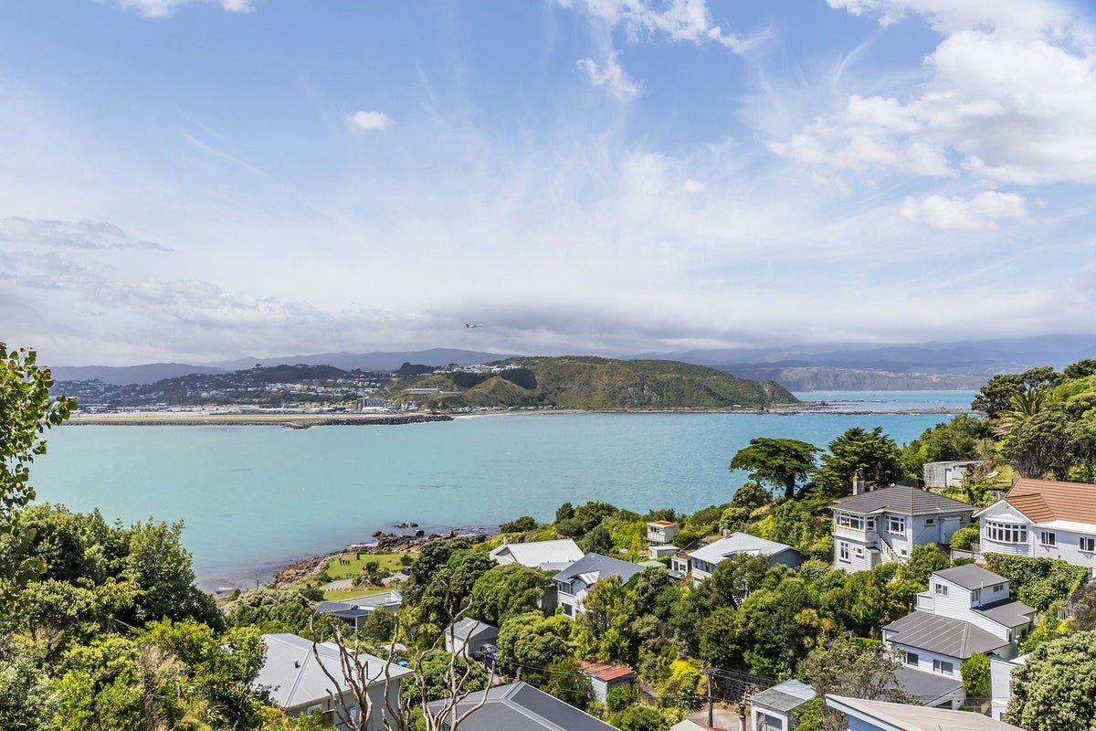 24 Hungerford Road, Lyall Bay, Wellington - Carousel 2