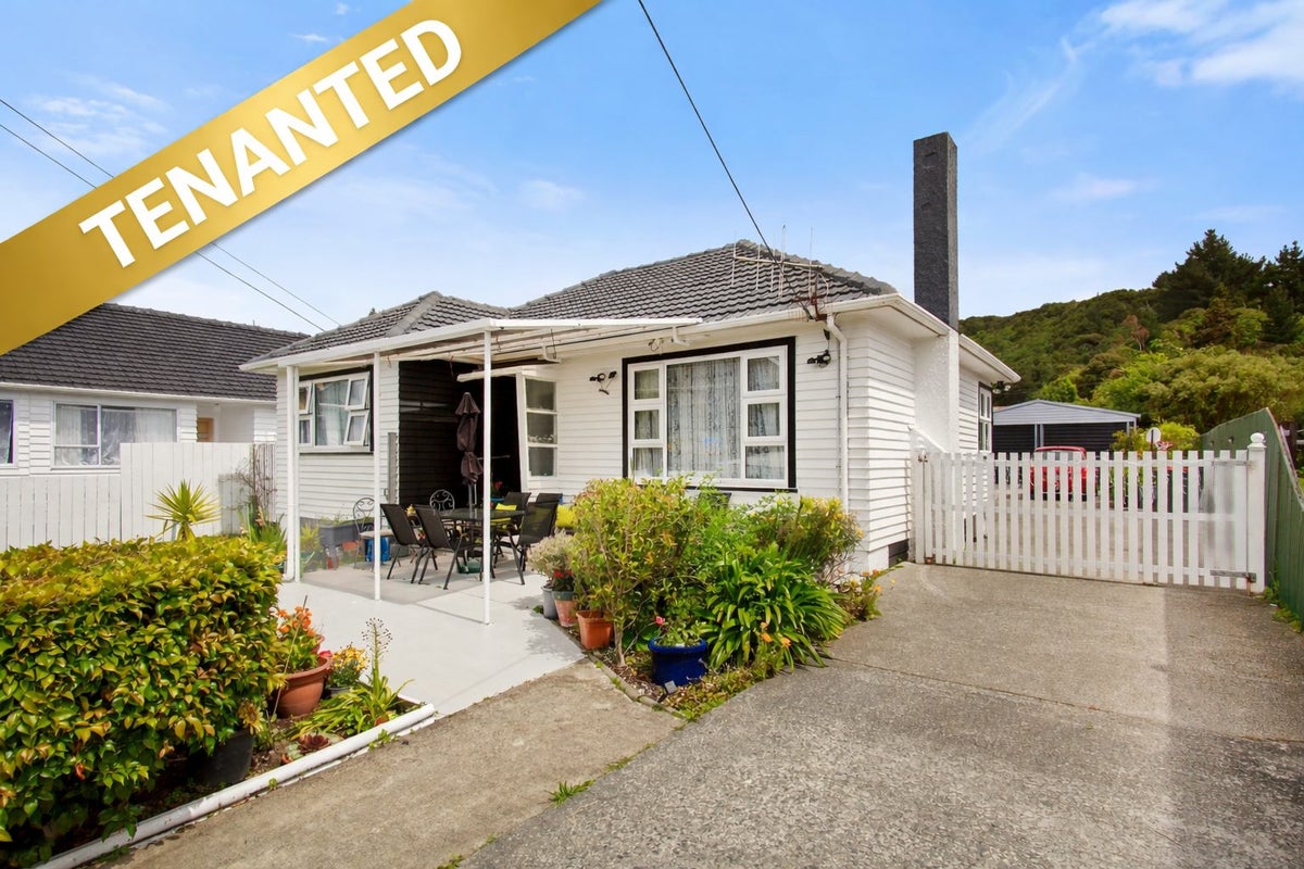 11 Wainuiomata Road, Wainuiomata, Lower Hutt - Carousel 1