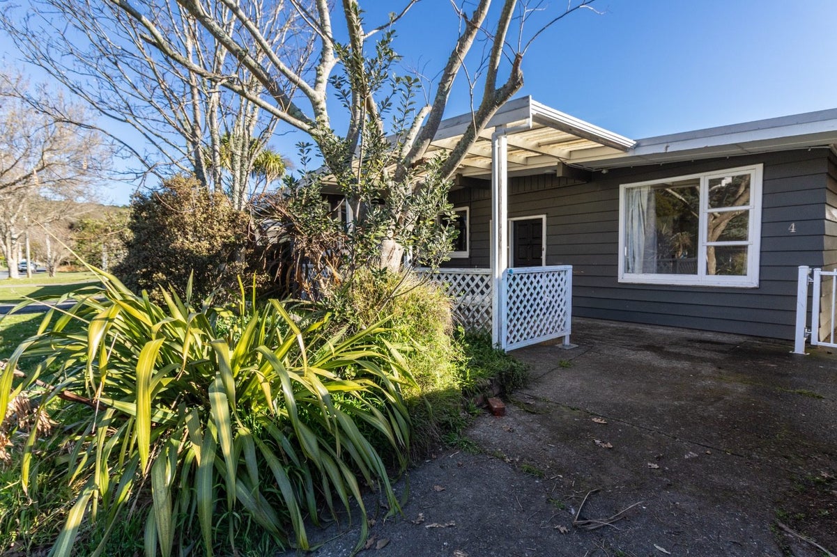 4 Cruickshank Road, Clouston Park, Upper Hutt - Carousel 1