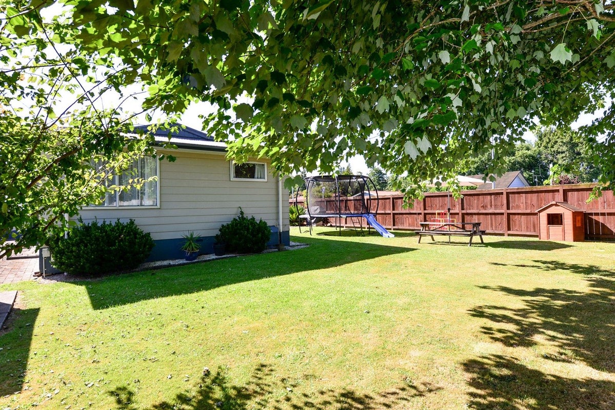 404 Kahikatea Drive, Dinsdale, Hamilton - Carousel 2