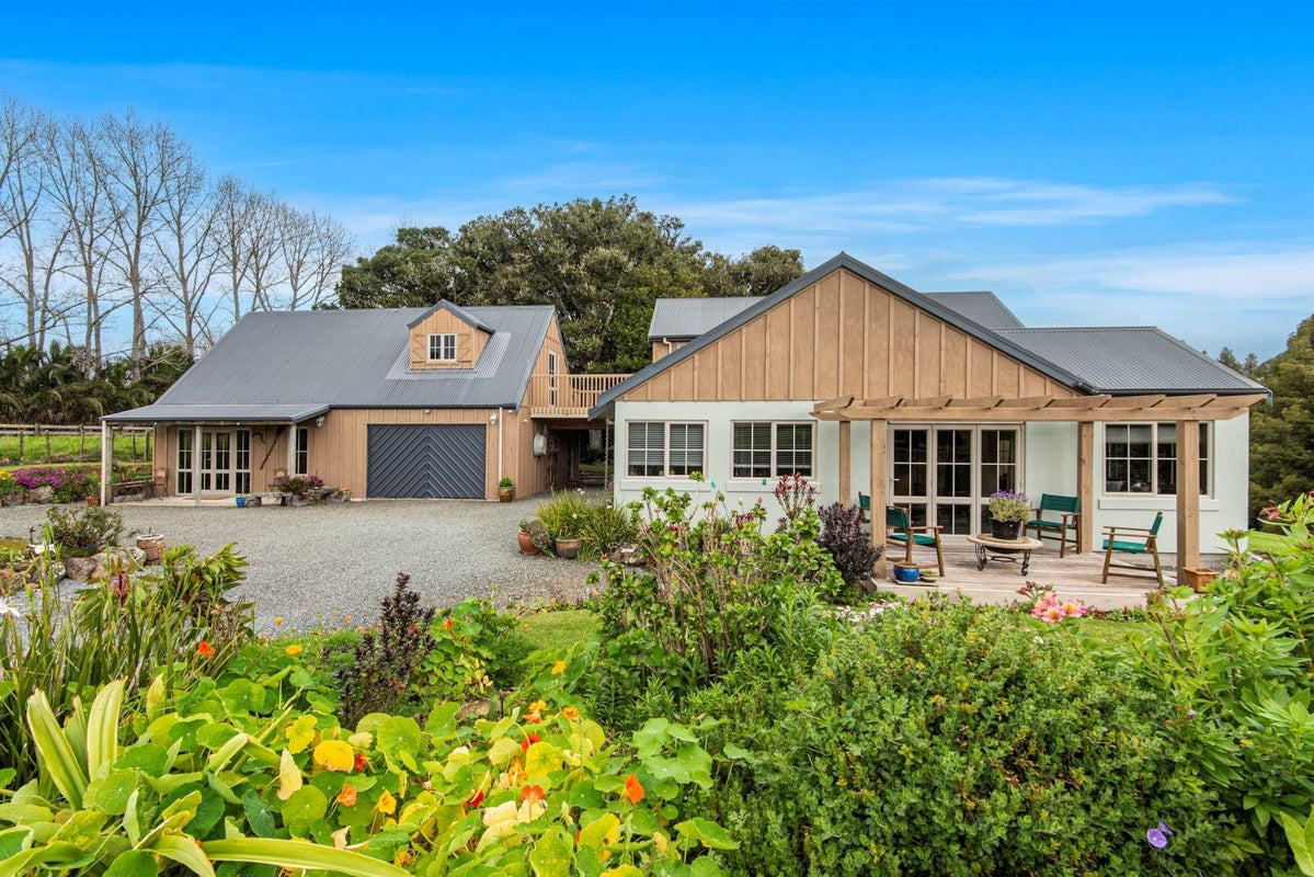 255 Tangihua Road, Whangarei - Carousel 1