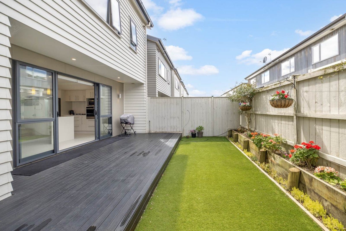 9 Tia Road, Flat Bush, Auckland - Carousel 2