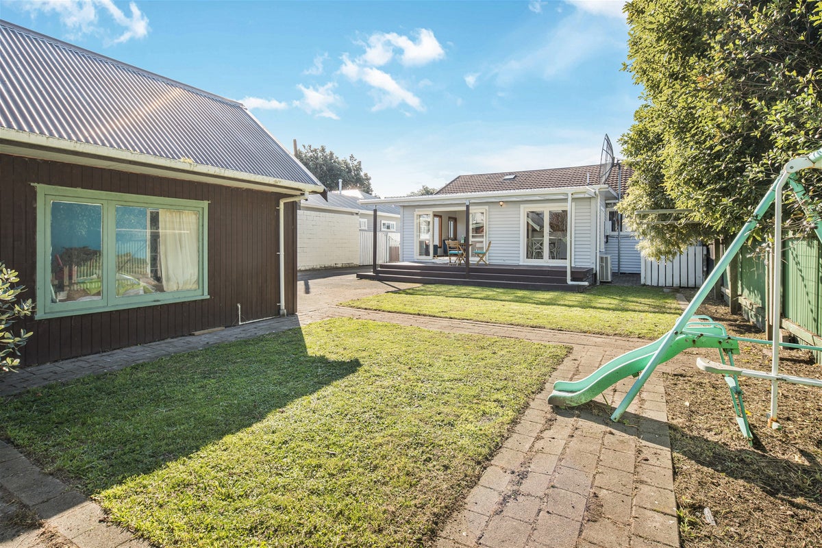 18 Thornycroft Avenue, Epuni, Lower Hutt - Carousel 1