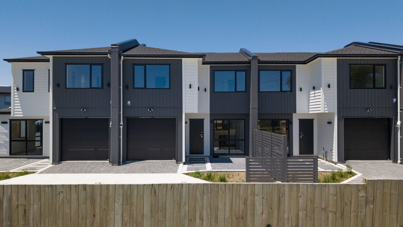 16 Flinders Place, Otara, Auckland - Carousel 1