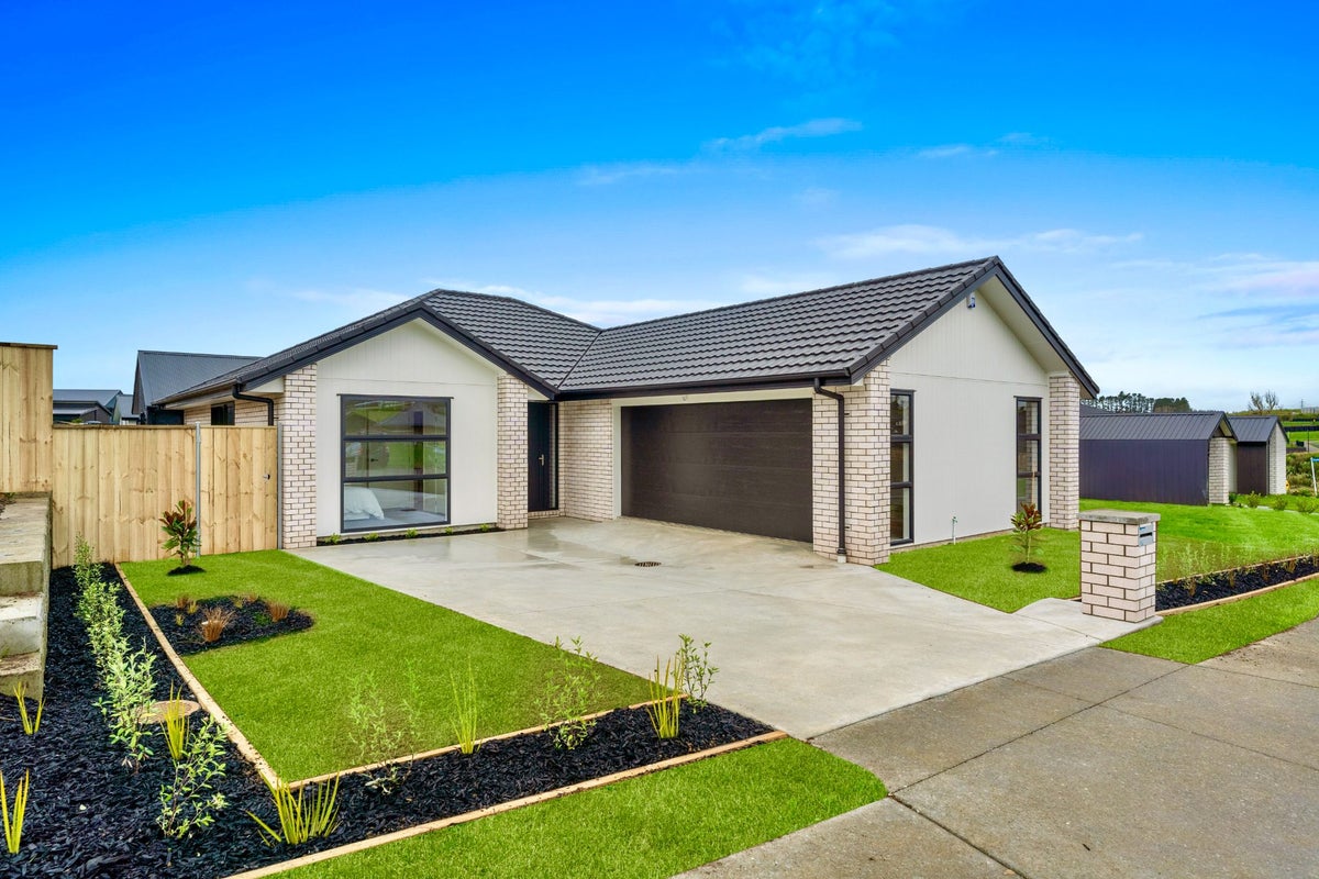 2 Manatika Road, Karaka, Papakura - Carousel 1