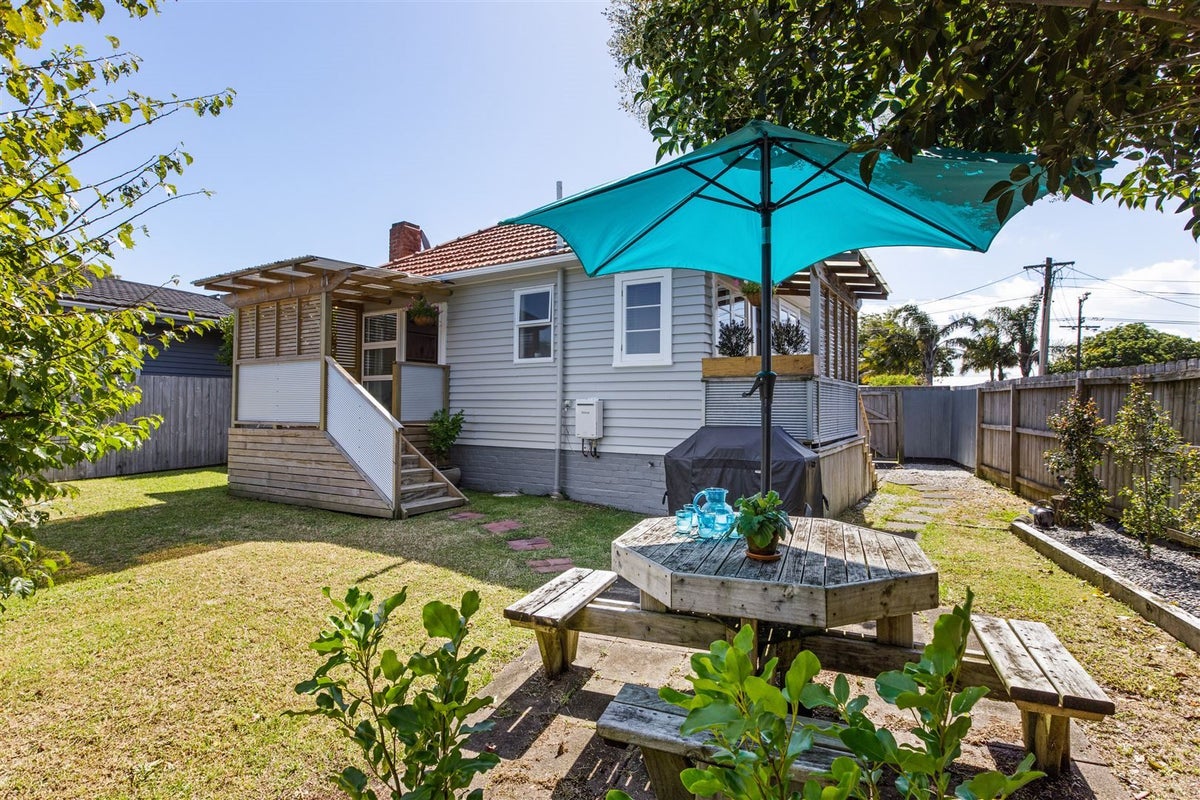 2/13 Salisbury Road, Birkdale, Auckland - Carousel 1