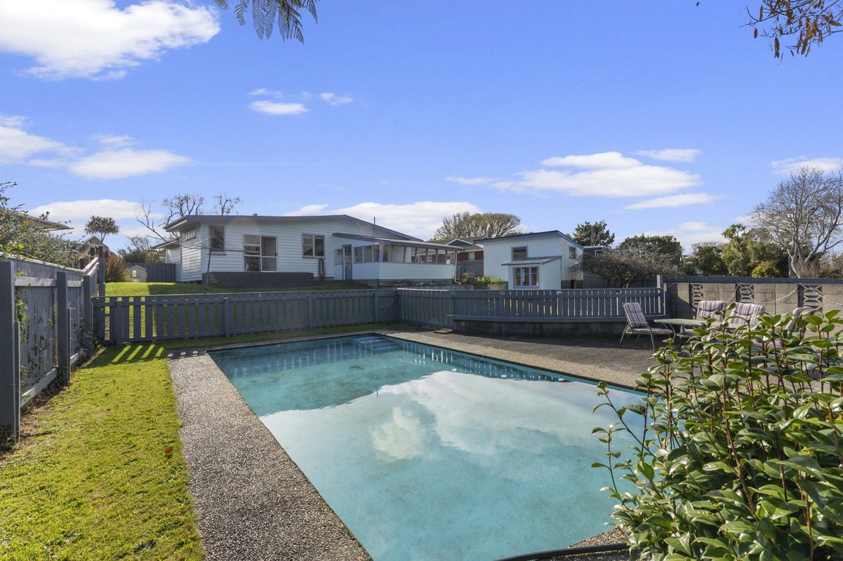 27 Parkland Crescent, Terrace End, Palmerston North - Carousel 1