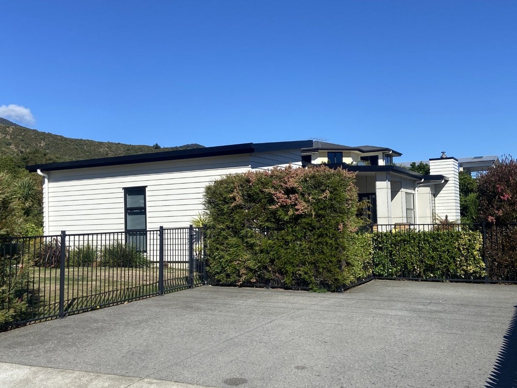 8 Waimarama Street, Waikawa, Picton - Carousel 15