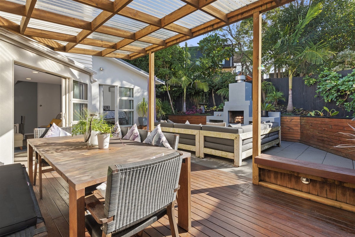 958 Beach Road, Torbay, Auckland - Carousel 1