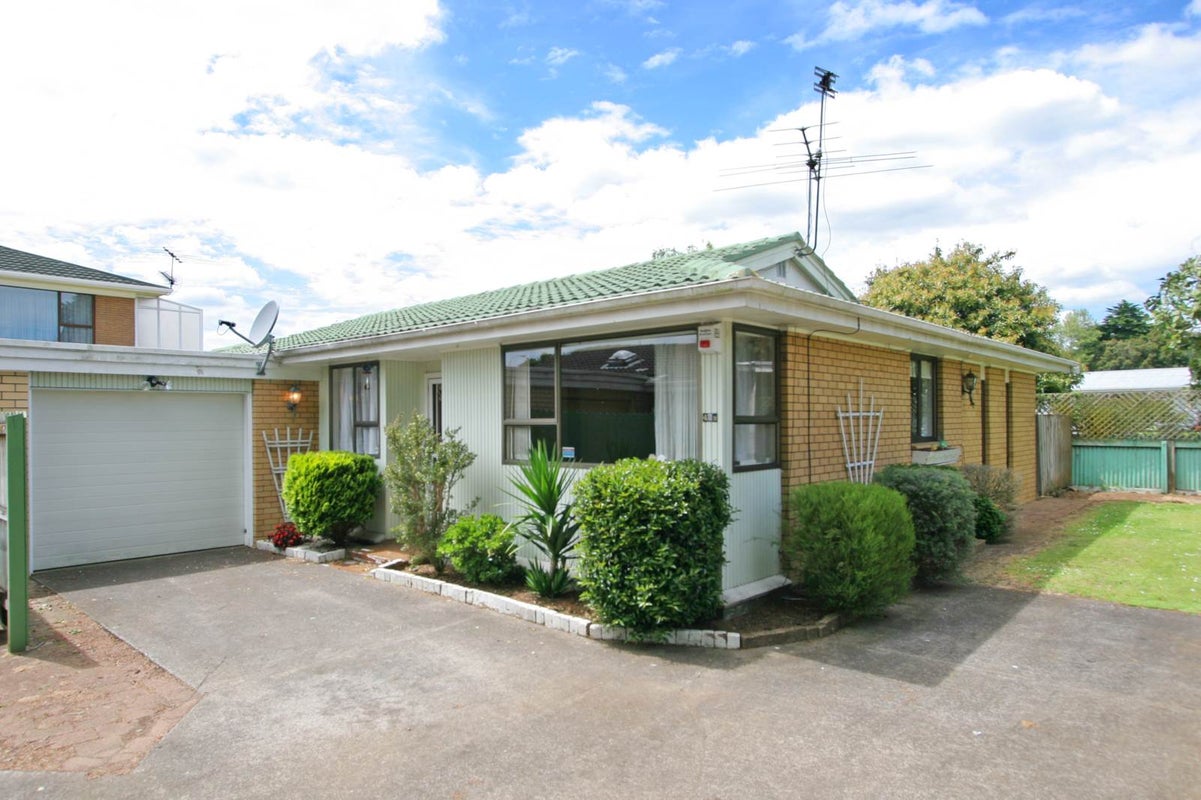 42B Windoma Circle, Manukau, Auckland - Carousel 1