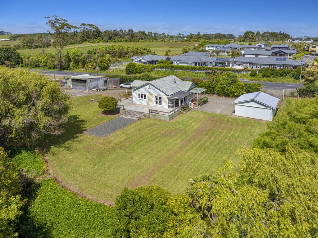 35 Peak Road, Helensville - Carousel 1