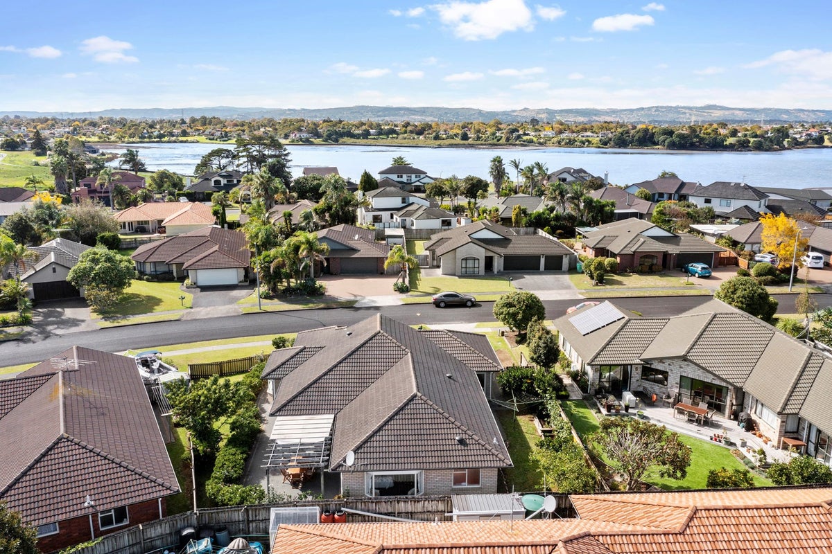 19 Glenross Drive, Wattle Downs, Auckland - Carousel 25