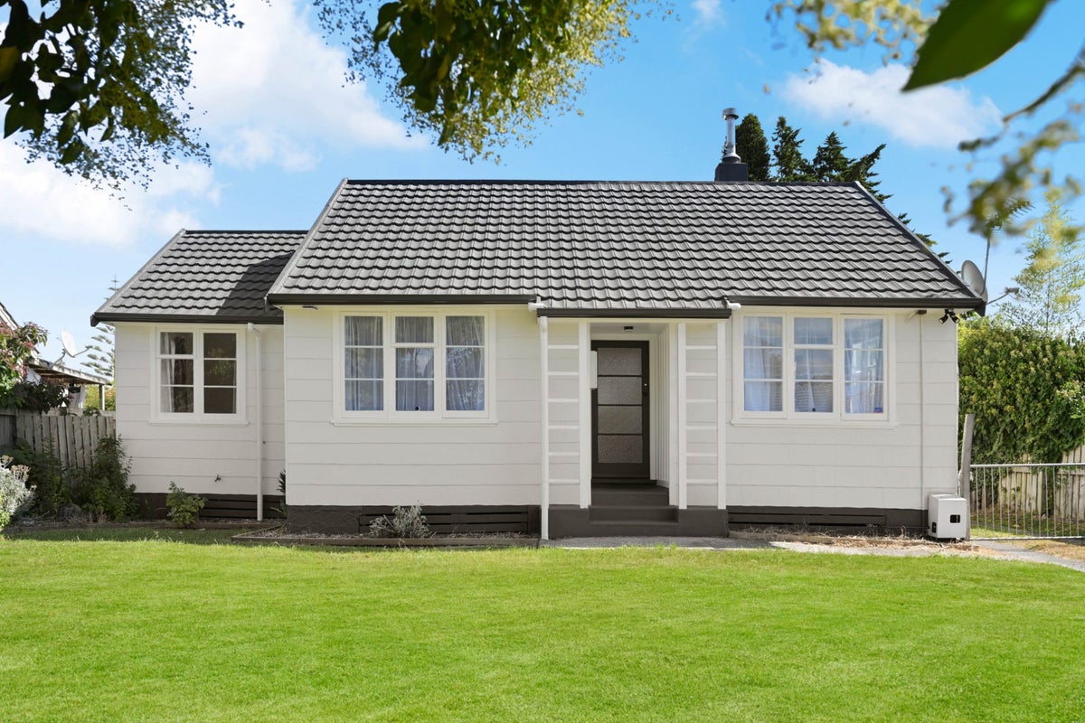 15 Paul Crescent, Fairfield, Hamilton - Carousel 2