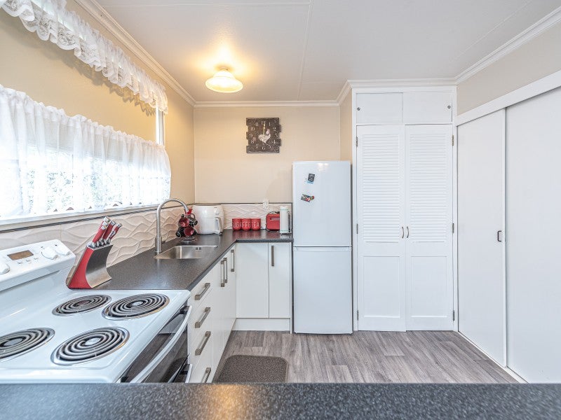 80A Surrey Road, Springvale, Whanganui - Carousel 2