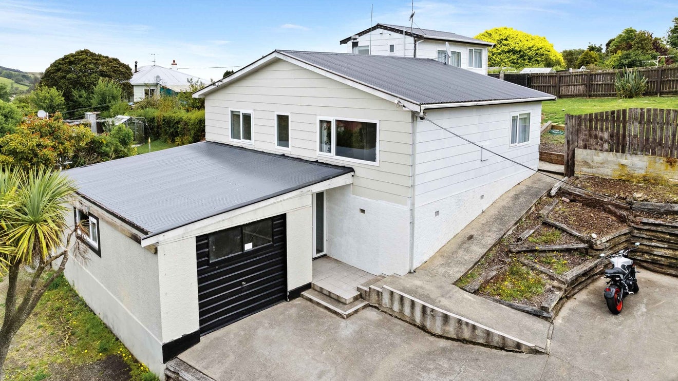 8 Christie Street, Abbotsford, Dunedin - Carousel 1