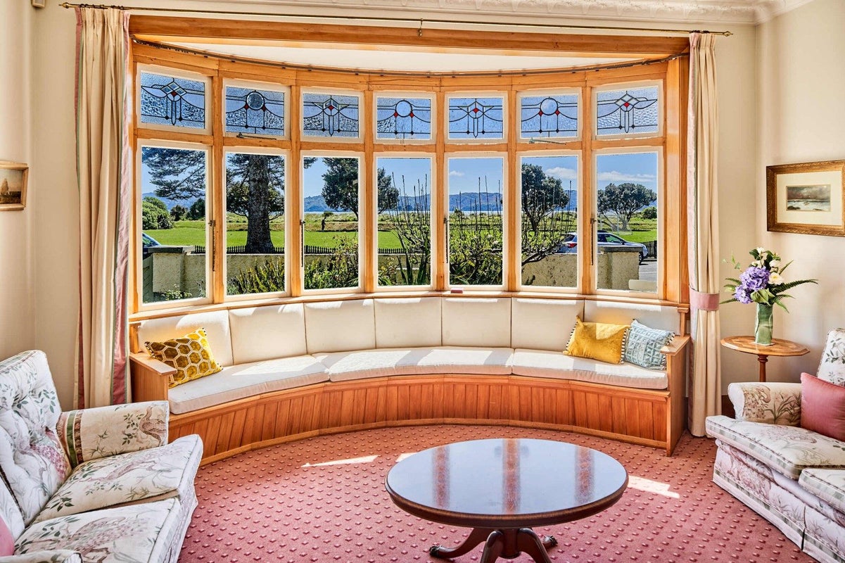 35 Marine Parade, Eastbourne, Lower Hutt - Carousel 1