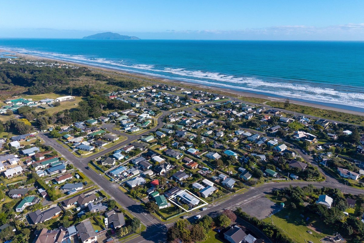 45A Tasman Road, Otaki Beach, Otaki - Carousel 1