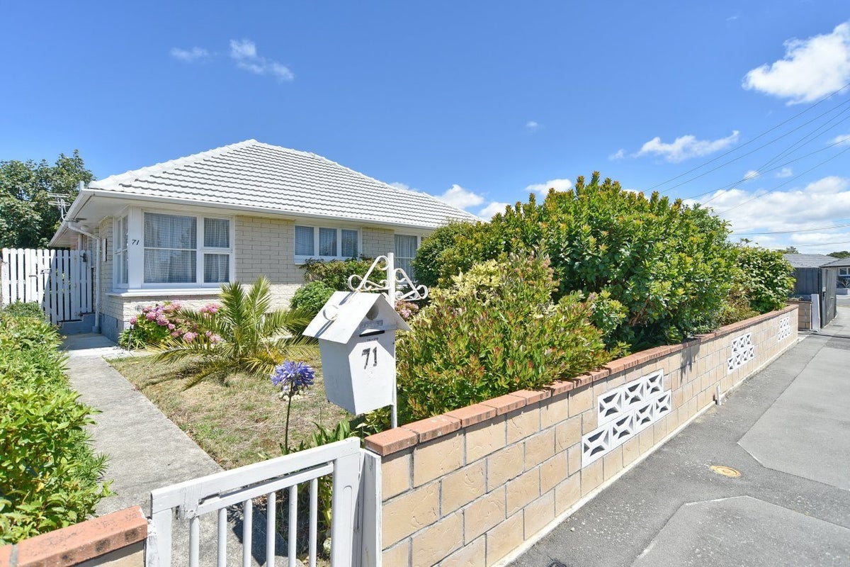 71 Vancouver Crescent, Wainoni, Christchurch - Carousel 2