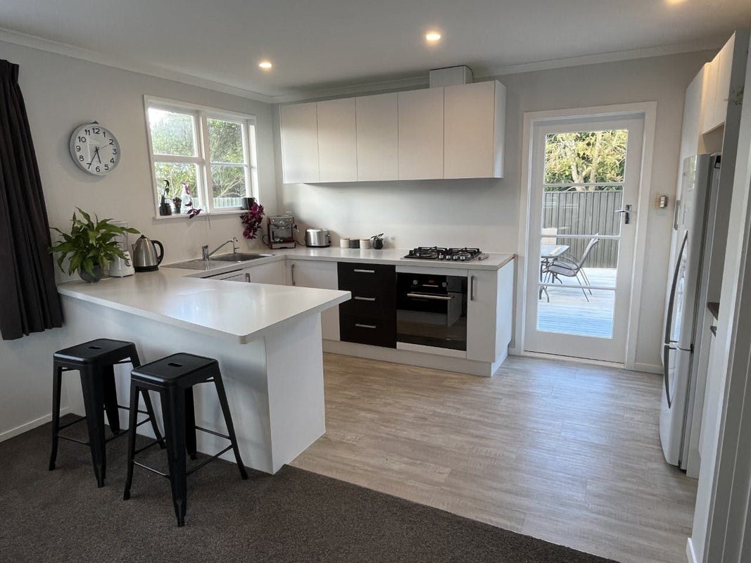 27 Mokau Place, Terrace End, Palmerston North - Carousel 1