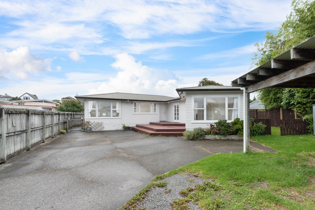 5 Meredith Street, Blockhouse Bay, Auckland - Carousel 1