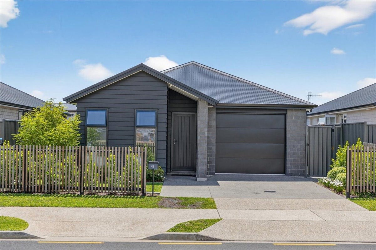 46 Hammick Crescent, Pyes Pa, Tauranga - Carousel 1