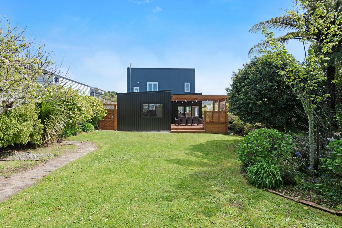 19 Monaghan Avenue, Karori, Wellington - Carousel 1