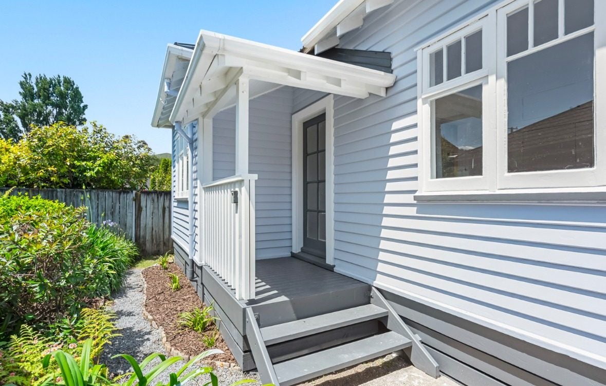 1-2/6 Pohutukawa Street, Woburn, Lower Hutt - Carousel 1
