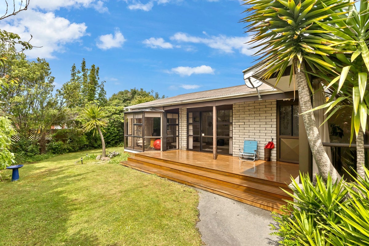 18 Cardinal Drive, Hillmorton, Christchurch - Carousel 1