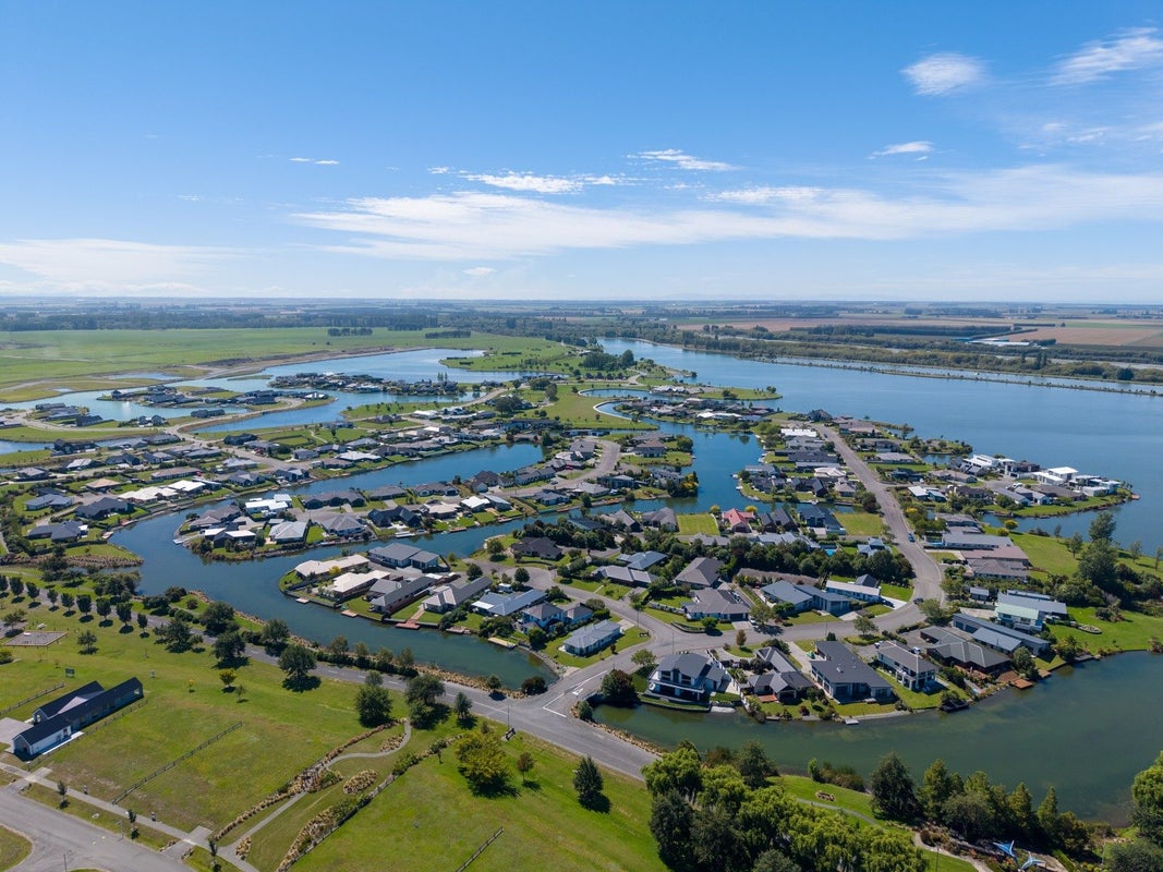 25 Bridgewater Quay, Huntingdon, Ashburton - Carousel 50