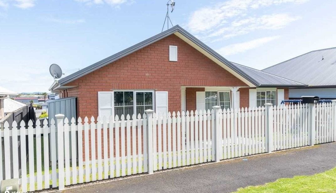 74 Queens Avenue, Frankton, Hamilton - Carousel 1