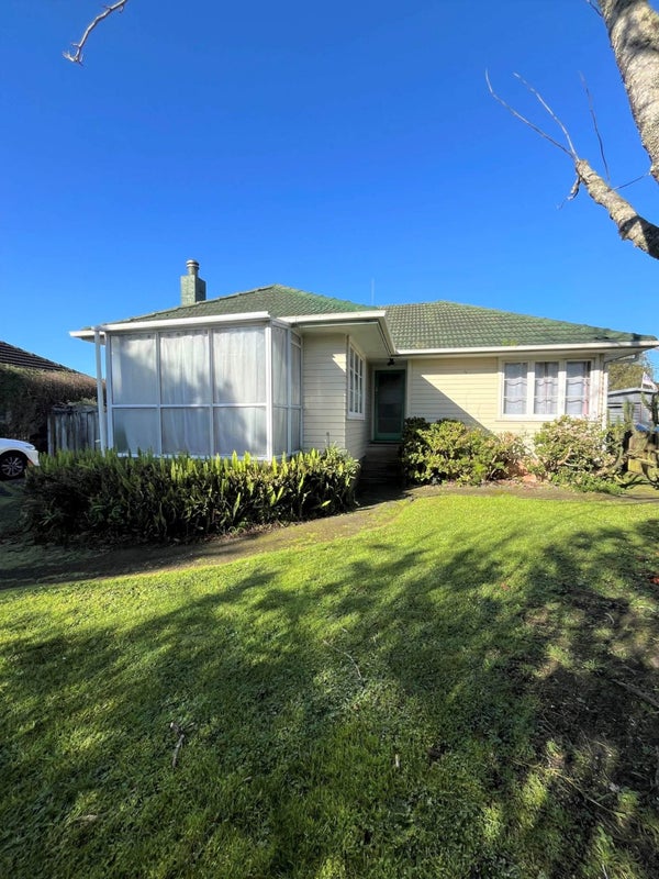 29 Te Kanawa Crescent, Henderson, Auckland - Carousel 1