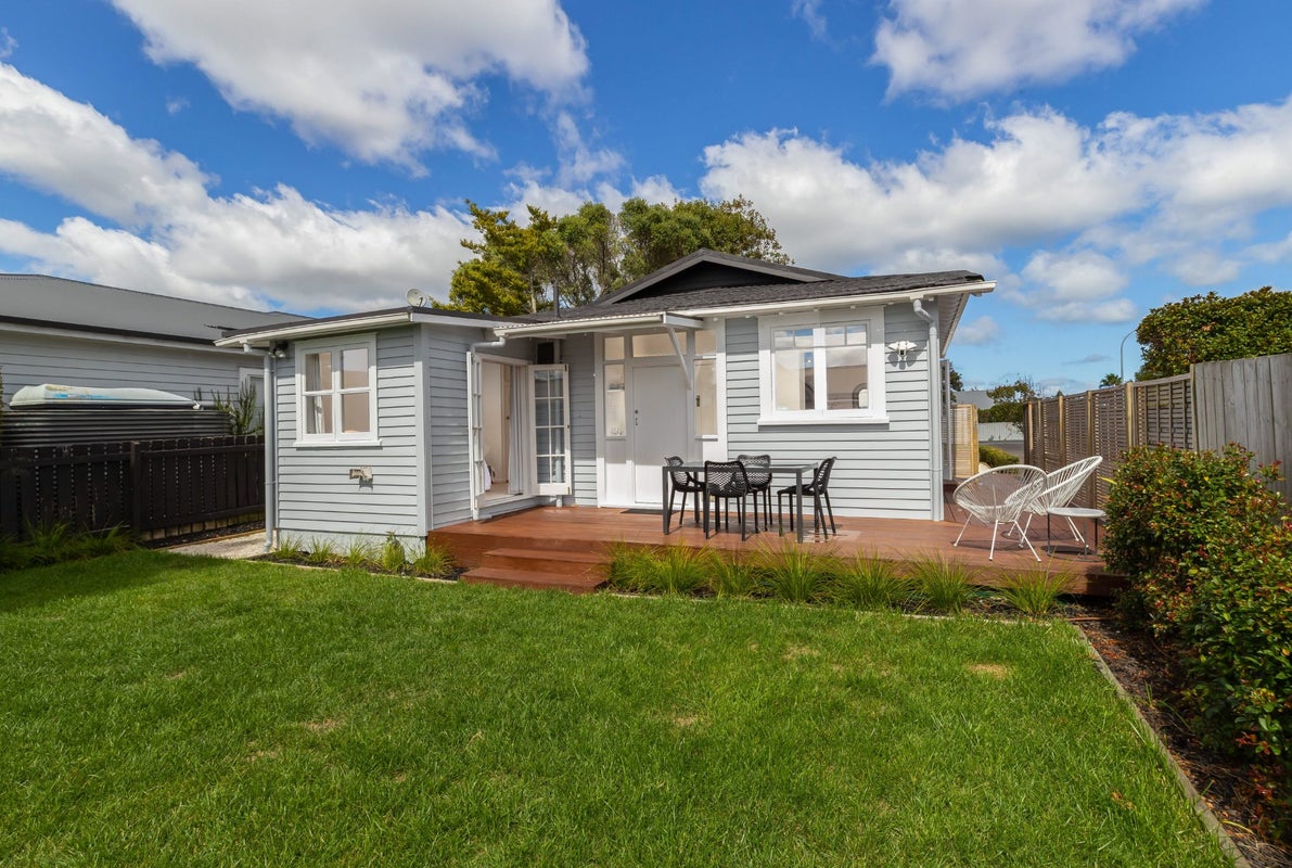 12 Powell Street, Avondale, Auckland - Carousel 1