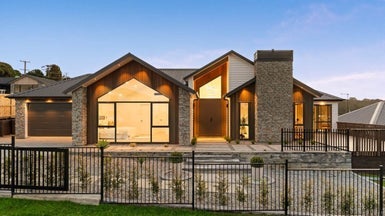 2 Katote Avenue, Swanson, Auckland - Carousel 1