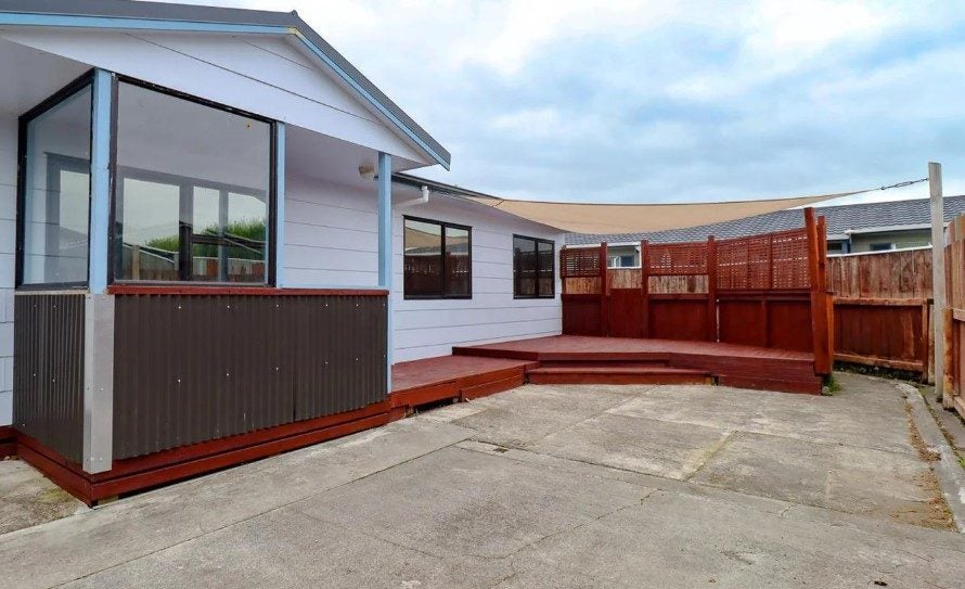 16 Coromandel Court, Roslyn, Palmerston North - Carousel 1