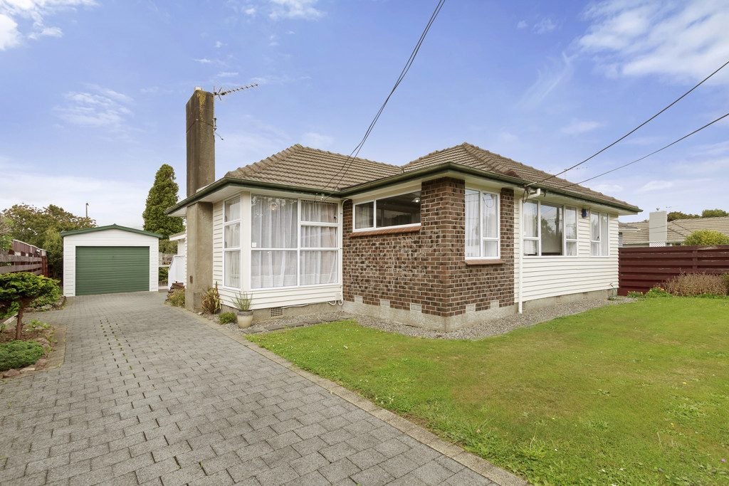 98 Thackeray Street, Trentham, Upper Hutt - Carousel 1