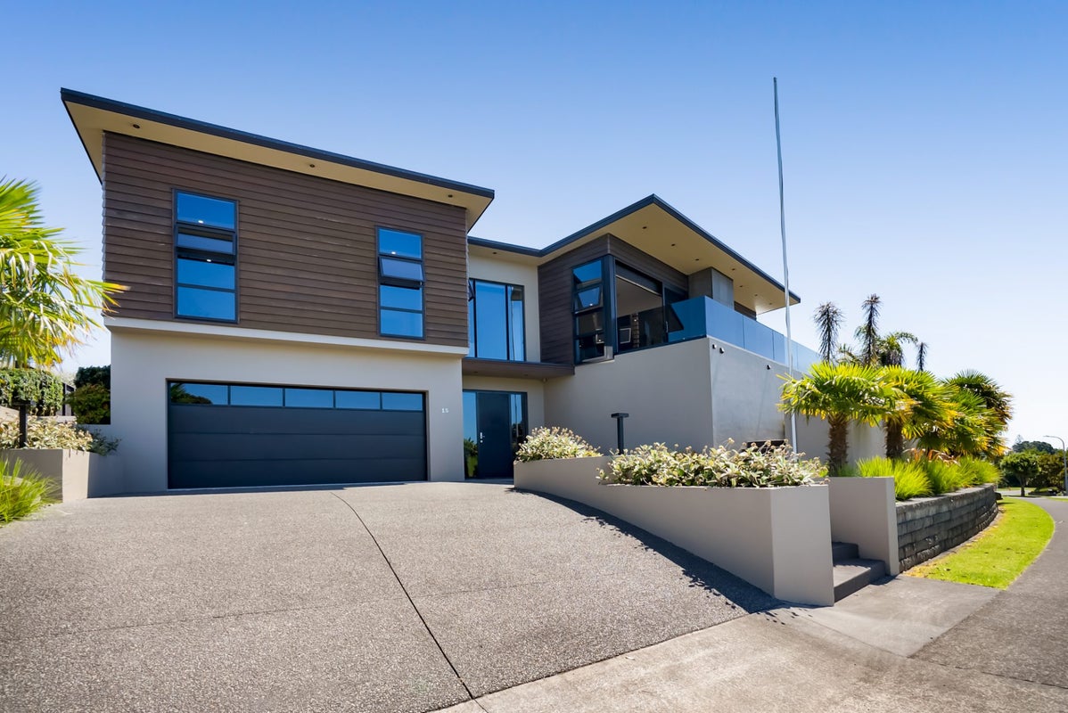 15 Links Drive, Waiwhakaiho, New Plymouth - Carousel 50