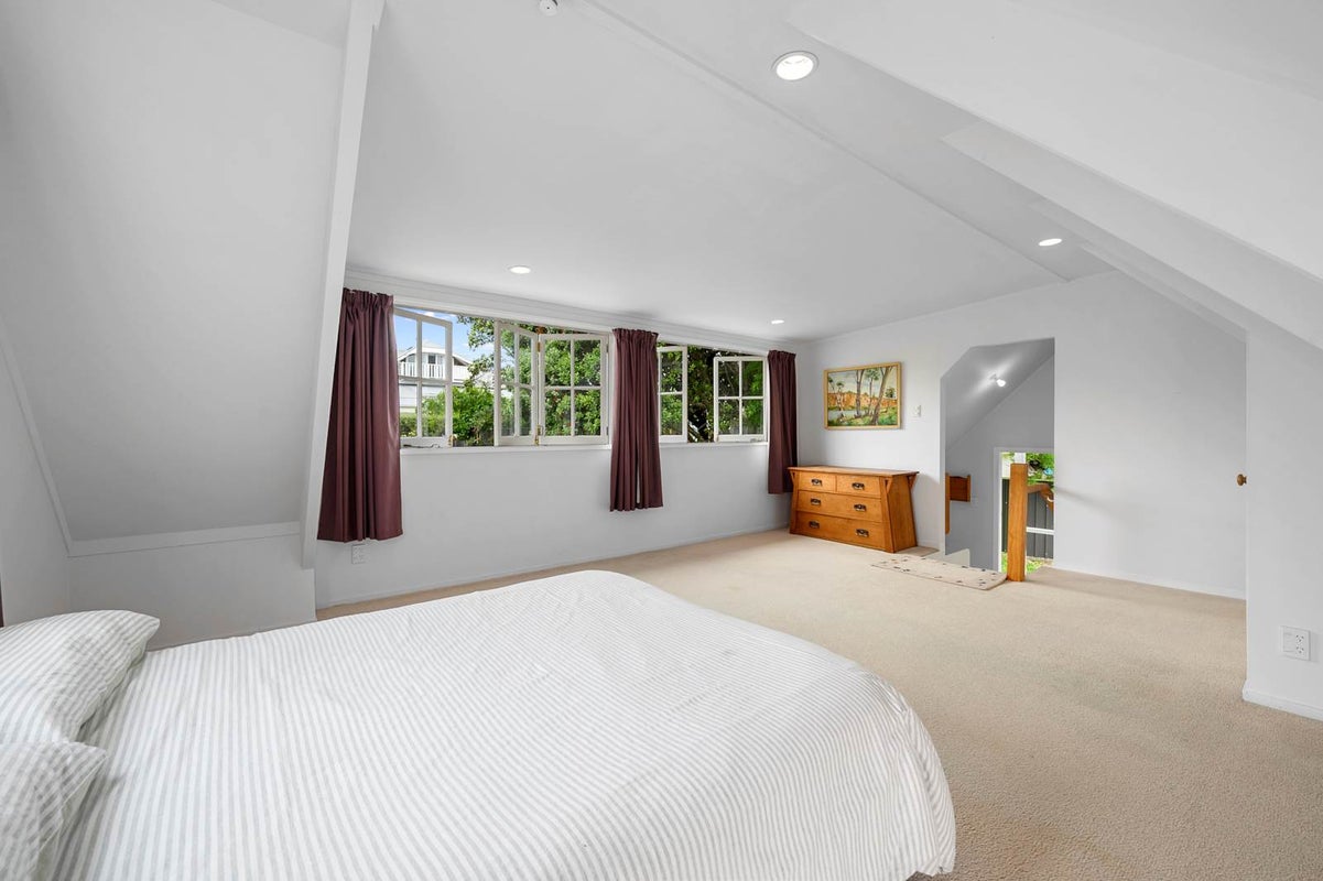 3 Sinclair Street, Devonport, Auckland - Carousel 21