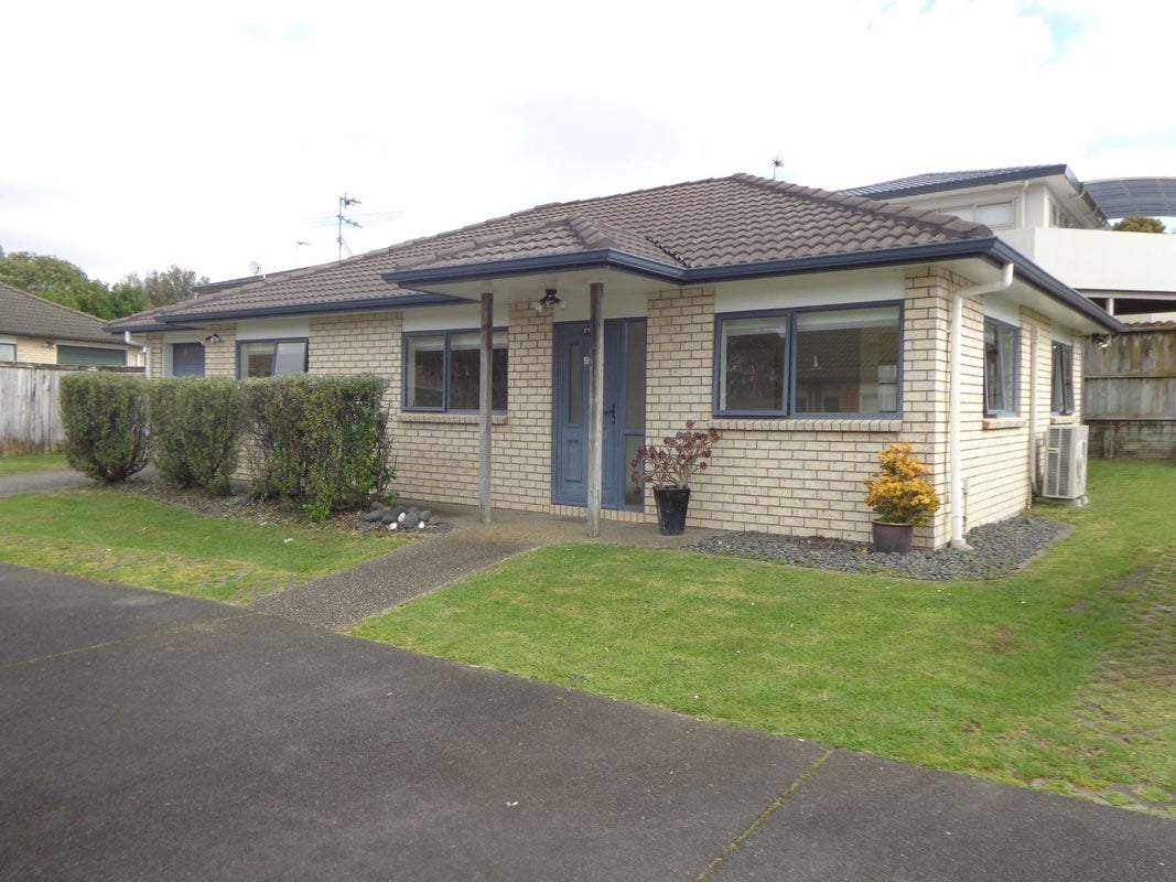 17 Hassan Drive, Massey, Auckland - Carousel 1